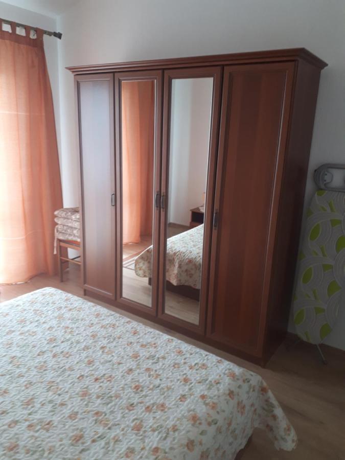 Apartments Makaus Kampor Екстер'єр фото
