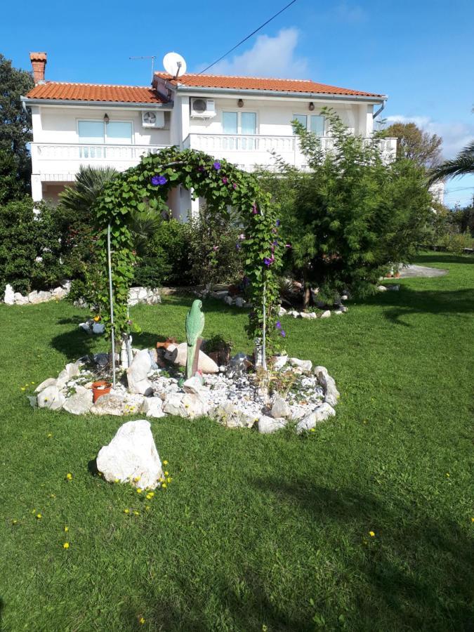 Apartments Makaus Kampor Екстер'єр фото