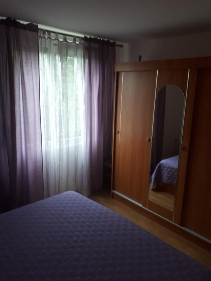 Apartments Makaus Kampor Екстер'єр фото