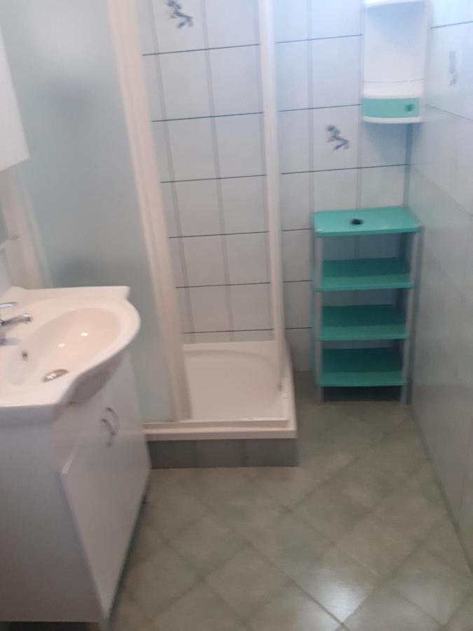 Apartments Makaus Kampor Екстер'єр фото
