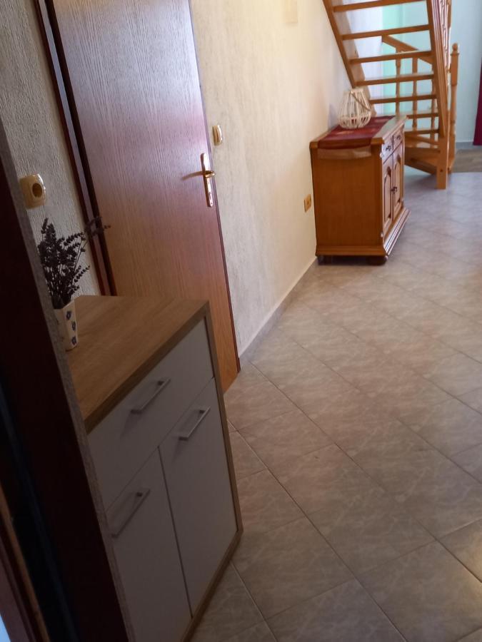 Apartments Makaus Kampor Екстер'єр фото