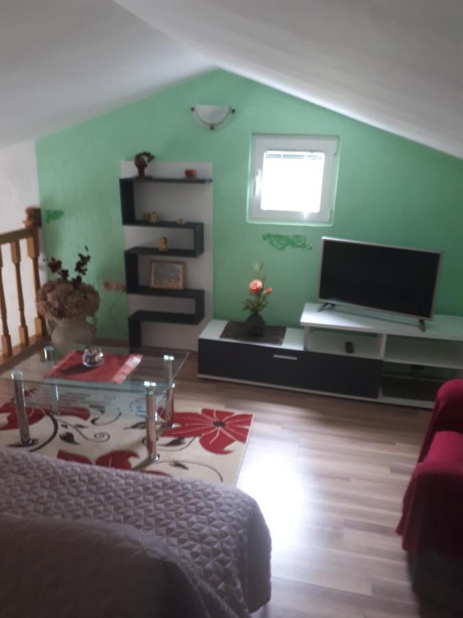 Apartments Makaus Kampor Екстер'єр фото