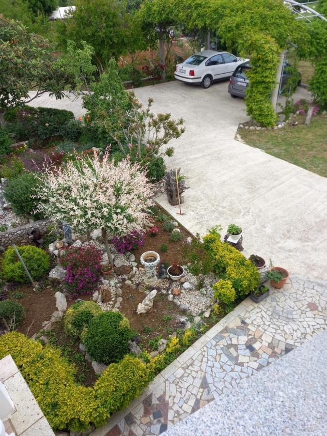 Apartments Makaus Kampor Екстер'єр фото