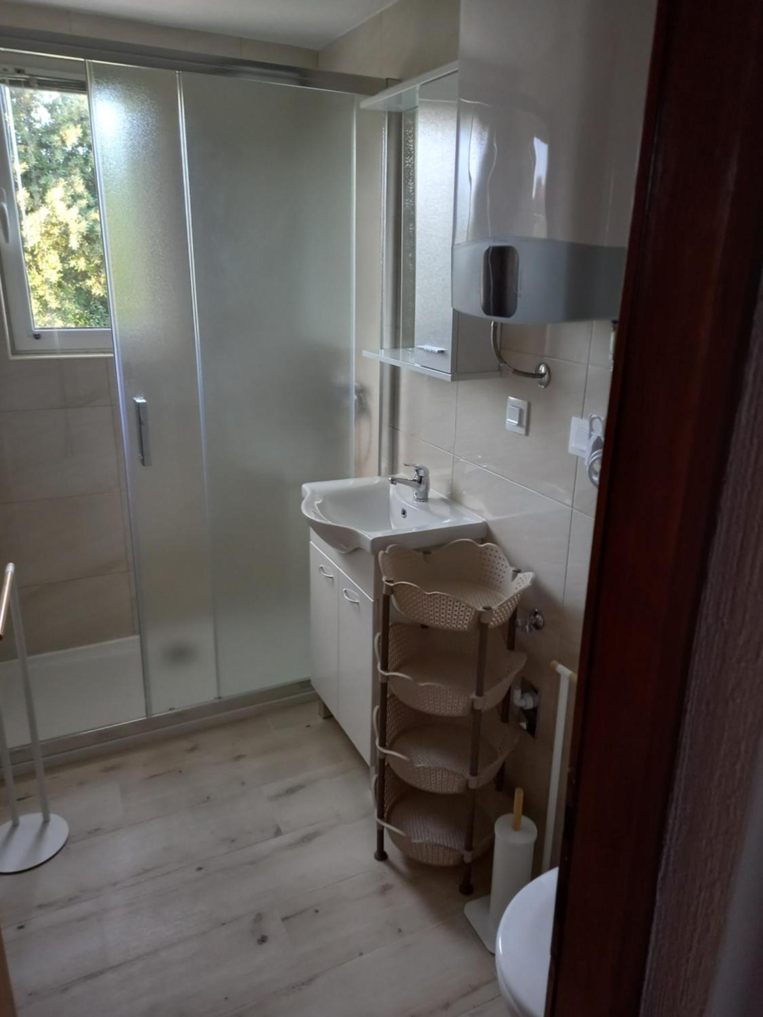 Apartments Makaus Kampor Екстер'єр фото