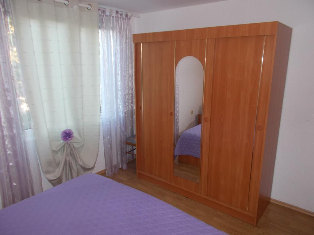 Apartments Makaus Kampor Екстер'єр фото